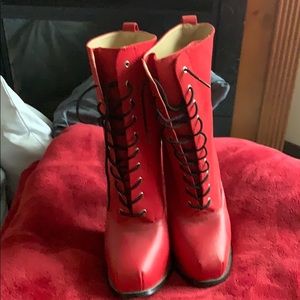 High heal short boot.